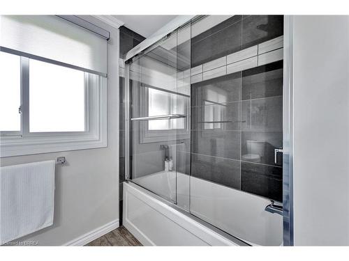 150 Clarke Road, Paris, ON - Indoor Photo Showing Bathroom