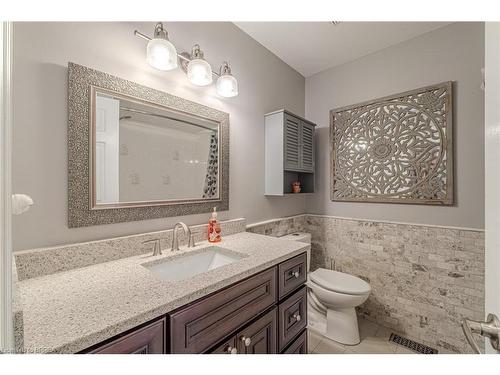 20 County Road 22, Caledonia, ON - Indoor Photo Showing Bathroom