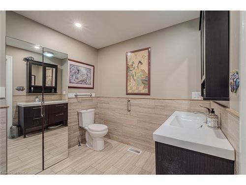 20 County Road 22, Caledonia, ON - Indoor Photo Showing Bathroom