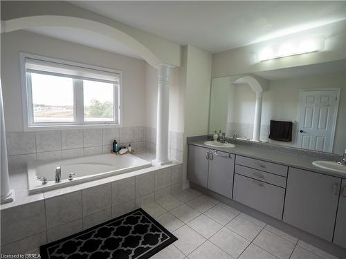 4 Turnbull Drive, Brantford, ON - Indoor Photo Showing Bathroom