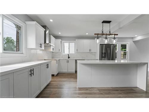 79 Brunswick Street, Brantford, ON - Indoor Photo Showing Kitchen With Upgraded Kitchen