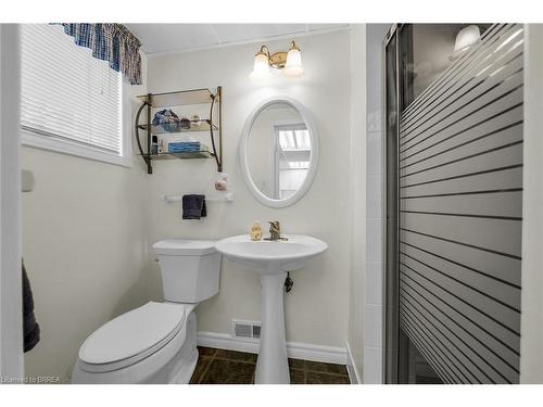 33 Marshall Street, Brantford, ON - Indoor Photo Showing Laundry Room