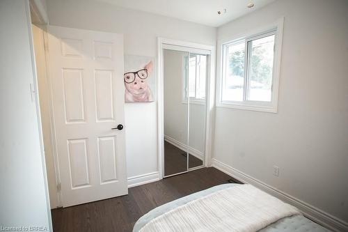 29 Ashgrove Avenue, Brantford, ON - Indoor Photo Showing Bedroom