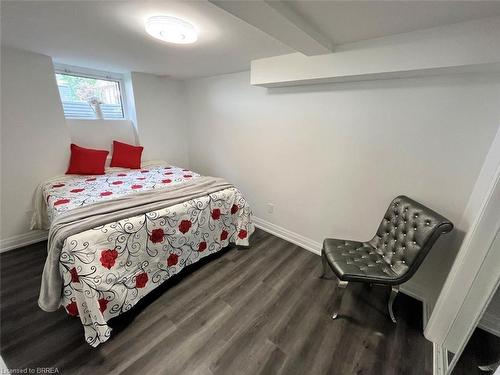 Lower-448 West Street, Brantford, ON - Indoor Photo Showing Bedroom