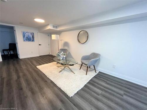 Lower-448 West Street, Brantford, ON - Indoor Photo Showing Living Room