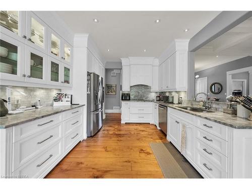 12 Ellington Place, Brantford, ON - Indoor Photo Showing Kitchen With Upgraded Kitchen