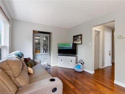 31 D'Aubigny Road, Brantford, ON - Indoor Photo Showing Living Room