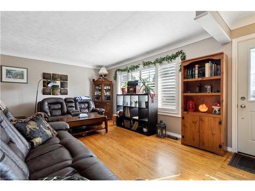 10 Willowdale Street, Brantford, ON - Indoor Photo Showing Living Room