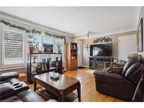10 Willowdale Street, Brantford, ON - Indoor Photo Showing Living Room