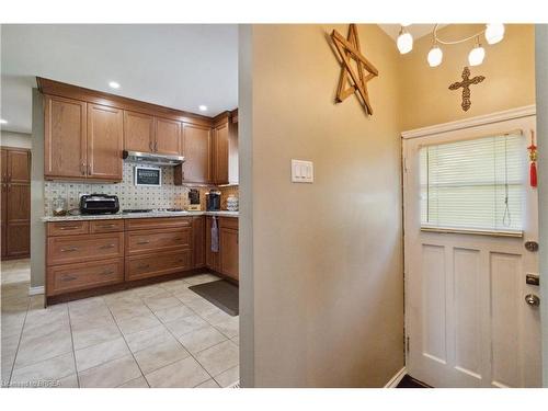 10 Willowdale Street, Brantford, ON - Indoor Photo Showing Kitchen