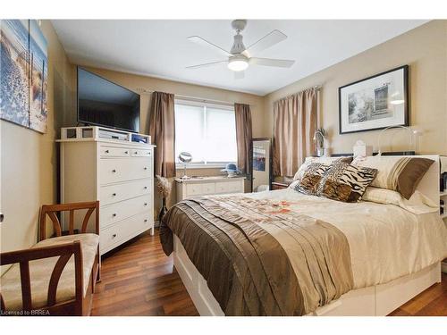 10 Willowdale Street, Brantford, ON - Indoor Photo Showing Bedroom
