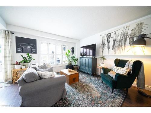 84 Gaydon Way, Brantford, ON - Indoor Photo Showing Living Room