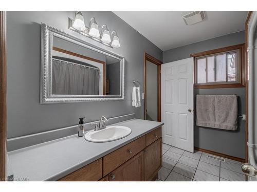 23 Garner'S Lane, Brantford, ON - Indoor Photo Showing Bathroom
