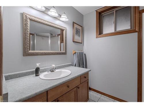 23 Garner'S Lane, Brantford, ON - Indoor Photo Showing Bathroom