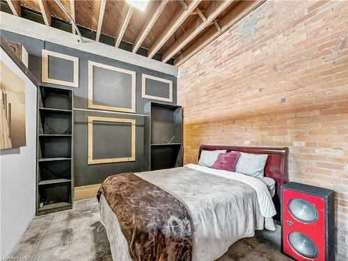 102-207 Gibson Avenue, Hamilton, ON - Indoor Photo Showing Bedroom