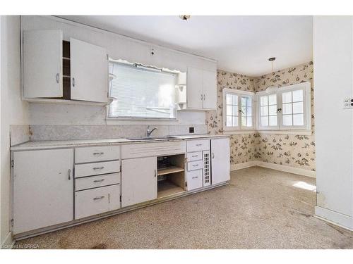 20 Lynnwood Drive, Brantford, ON - Indoor Photo Showing Kitchen