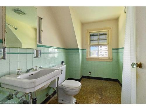 20 Lynnwood Drive, Brantford, ON - Indoor Photo Showing Bathroom