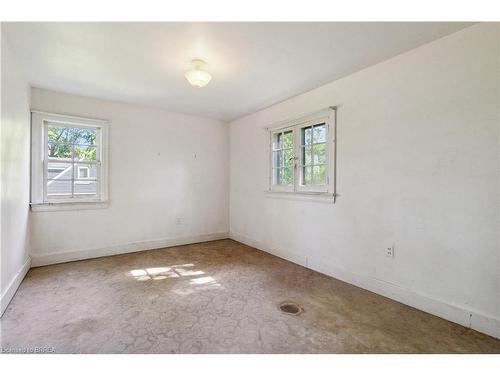 20 Lynnwood Drive, Brantford, ON - Indoor Photo Showing Other Room