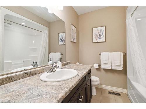 160 Oak Street, Simcoe, ON - Indoor Photo Showing Bathroom