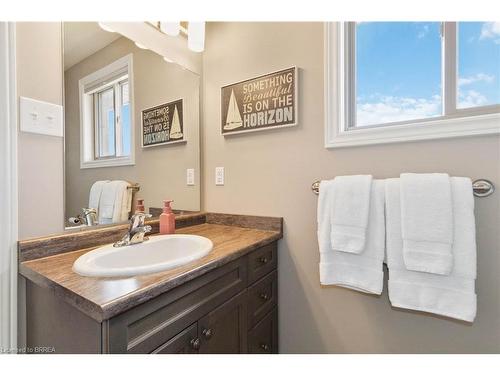 160 Oak Street, Simcoe, ON - Indoor Photo Showing Bathroom