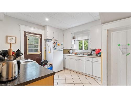 47 Grey Street, Brantford, ON - Indoor Photo Showing Kitchen