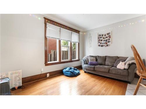 47 Grey Street, Brantford, ON - Indoor Photo Showing Living Room