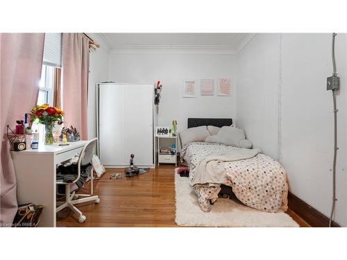 47 Grey Street, Brantford, ON - Indoor Photo Showing Bedroom