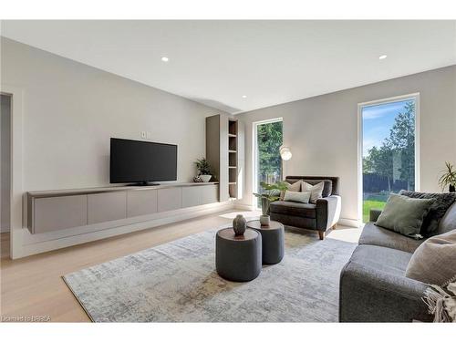 128 Lisgar Avenue, Tillsonburg, ON - Indoor Photo Showing Living Room