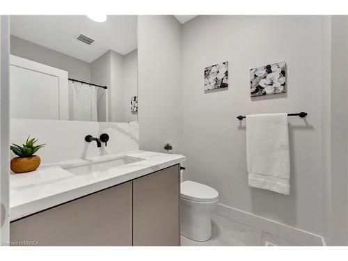 128 Lisgar Avenue, Tillsonburg, ON - Indoor Photo Showing Bathroom