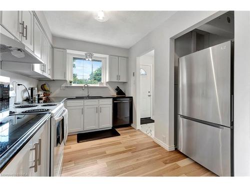 26 Centennial Avenue, Tillsonburg, ON - Indoor Photo Showing Kitchen