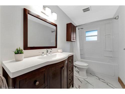 26 Centennial Avenue, Tillsonburg, ON - Indoor Photo Showing Bathroom