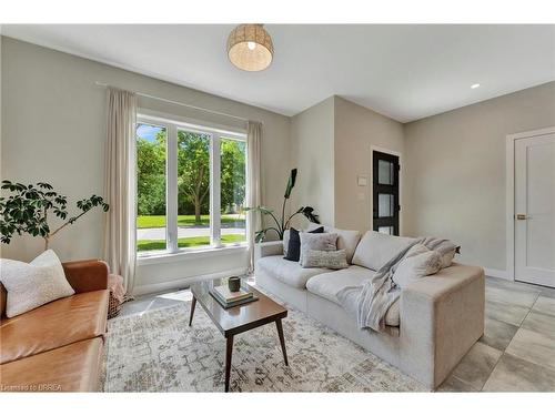 21 North Street, Aylmer, ON - Indoor Photo Showing Living Room