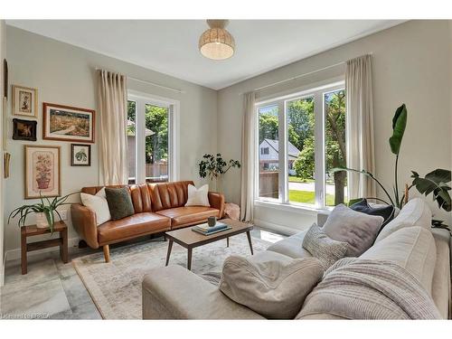 21 North Street, Aylmer, ON - Indoor Photo Showing Living Room