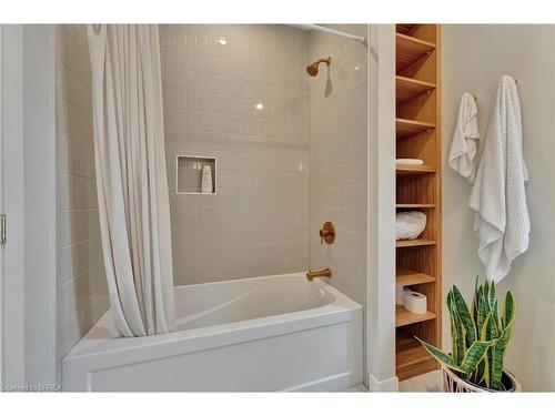 21 North Street, Aylmer, ON - Indoor Photo Showing Bathroom