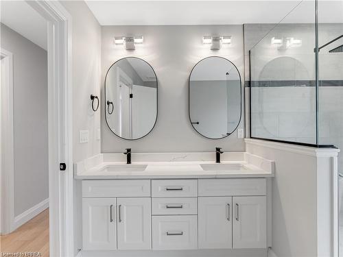 13B Cumberland Street, Brantford, ON - Indoor Photo Showing Bathroom