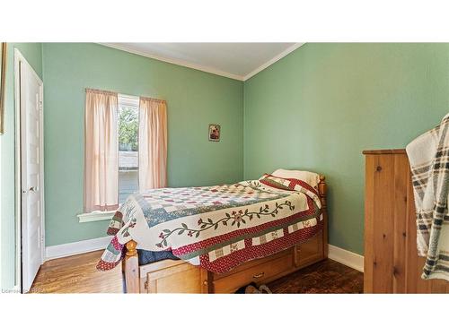214 St Paul Avenue, Brantford, ON - Indoor Photo Showing Bedroom