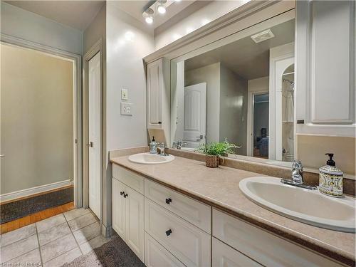 544 Twin Oaks Crescent, Waterloo, ON - Indoor Photo Showing Bathroom
