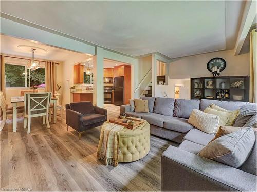 544 Twin Oaks Crescent, Waterloo, ON - Indoor Photo Showing Living Room