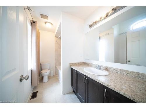 32 Oldham Avenue, Paris, ON - Indoor Photo Showing Bathroom