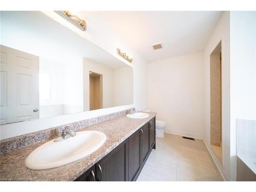 32 Oldham Avenue, Paris, ON - Indoor Photo Showing Bathroom