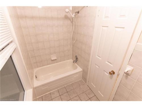 118 Albion Street, Brantford, ON - Indoor Photo Showing Bathroom