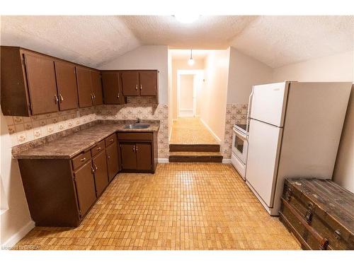 118 Albion Street, Brantford, ON - Indoor Photo Showing Kitchen