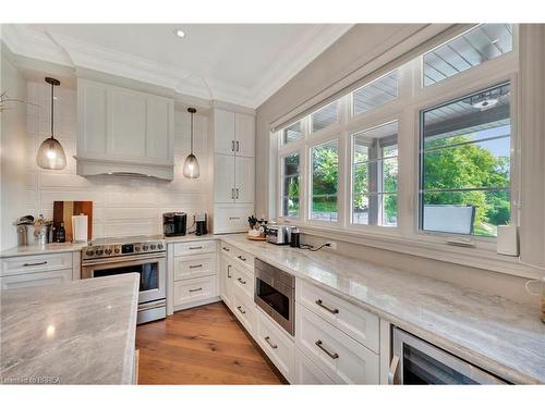 61 East Harris Road, Brantford, ON - Indoor Photo Showing Kitchen With Upgraded Kitchen