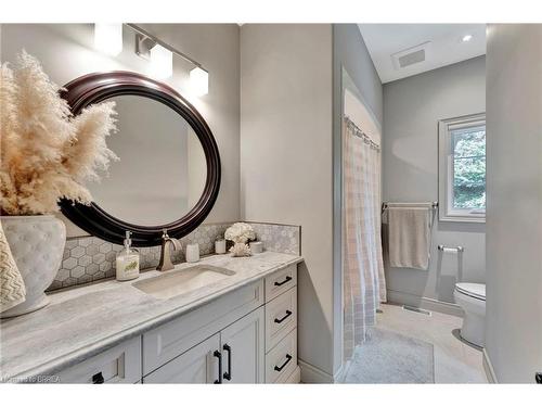 61 East Harris Road, Brantford, ON - Indoor Photo Showing Bathroom