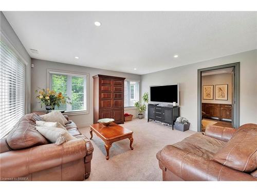 61 East Harris Road, Brantford, ON - Indoor Photo Showing Living Room