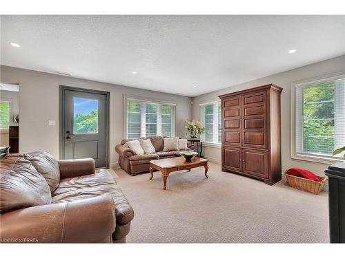 61 East Harris Road, Brantford, ON - Indoor Photo Showing Living Room