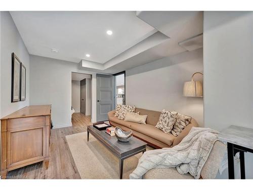 61 East Harris Road, Brantford, ON - Indoor Photo Showing Living Room