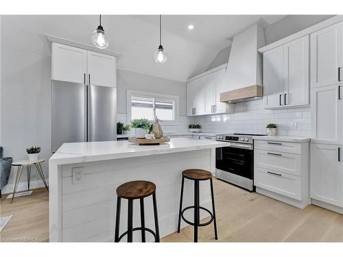 410 Nelson Street, Brantford, ON - Indoor Photo Showing Kitchen With Upgraded Kitchen