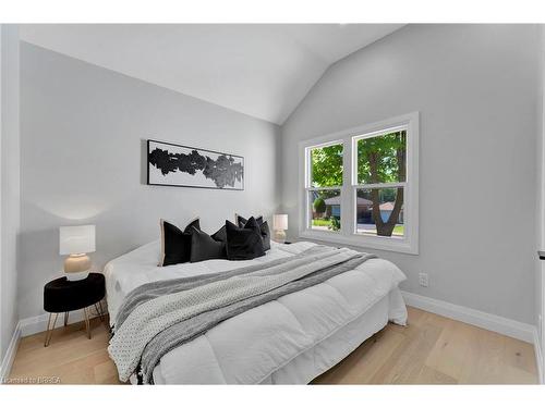 410 Nelson Street, Brantford, ON - Indoor Photo Showing Bedroom