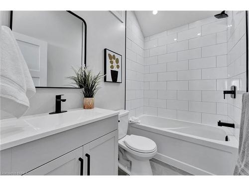 410 Nelson Street, Brantford, ON - Indoor Photo Showing Bathroom
